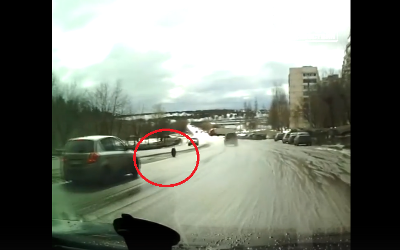 В Кирово-Чепецке у иномарки на ходу отпало колесо