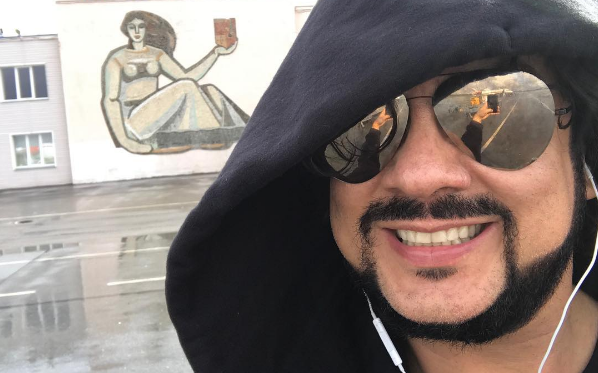 Филипп Киркоров прилетел в Киров и рассказал о первом местном гонораре