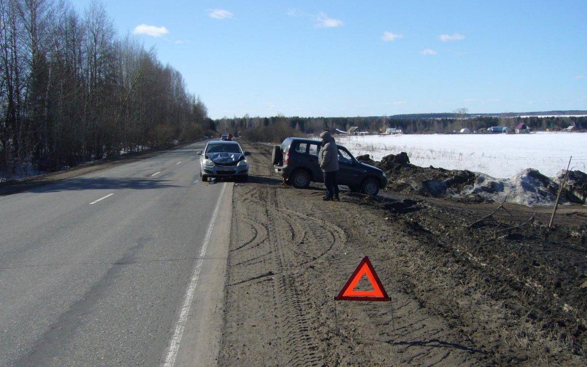 В Чепецком районе столкнулись Chevrolet Niva и Opel: у водителей возникли разногласия