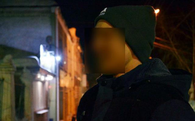 В Кировской области 18-летний парень выпал из окна