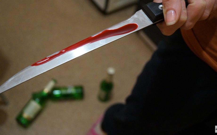 Чепчанка с ножом напала на пенсионера