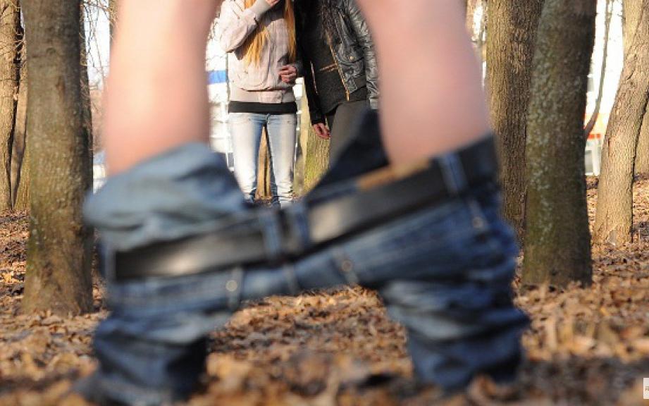 У 10 школы чепчан пугает эксгибиционист