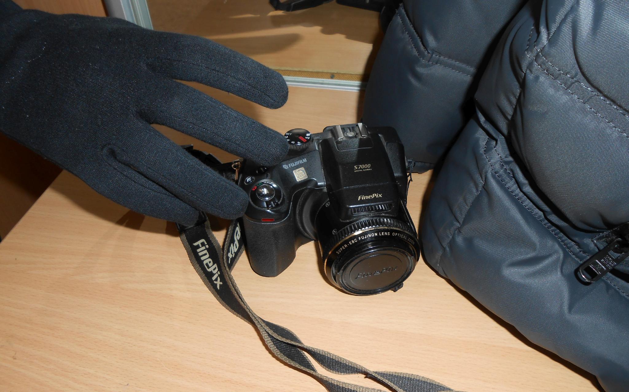 Чепчанин украл у знакомого ценные вещи, ночуя у него дома