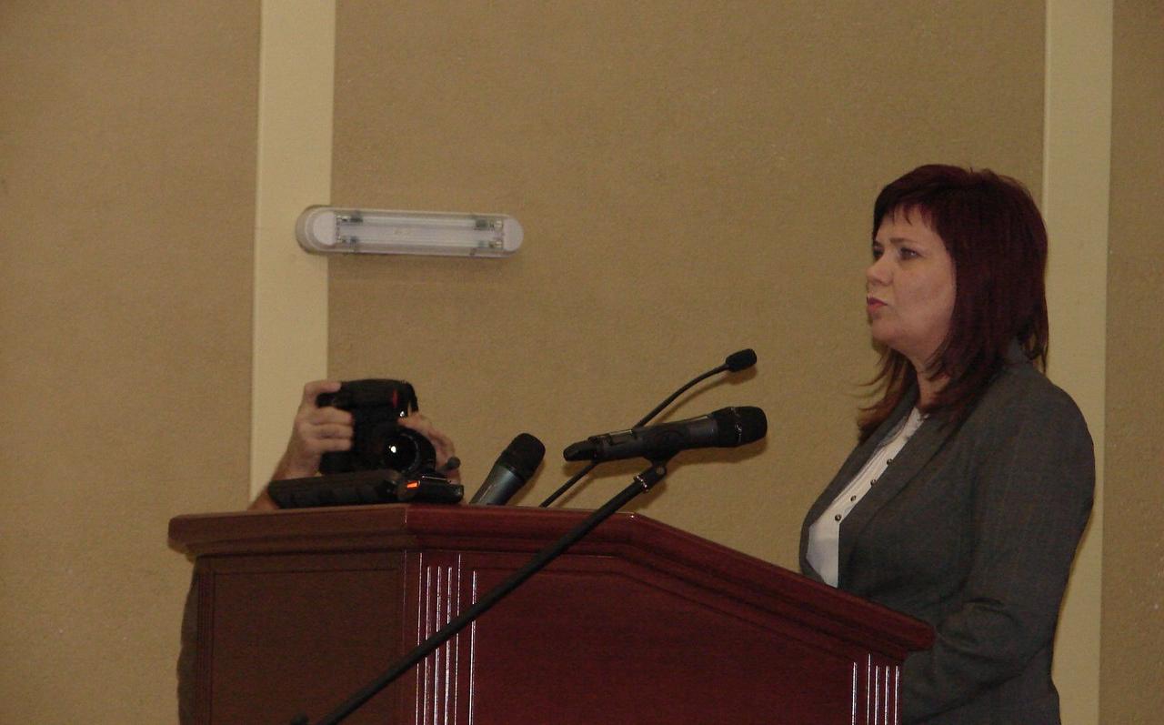 Главе Чепецка на инаугурации подарили корзину картошки