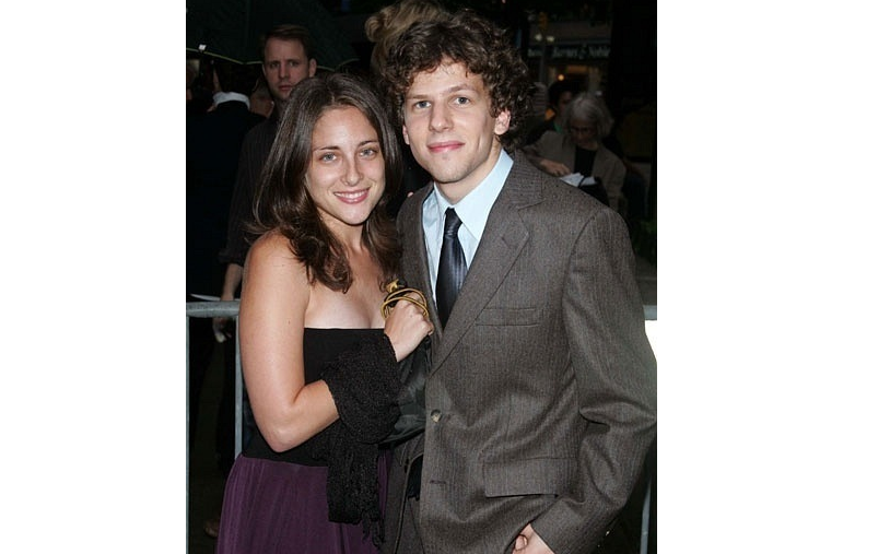 Актер из Голливуда Джесси Айзенберг с подругой приезжал в Кировскую область