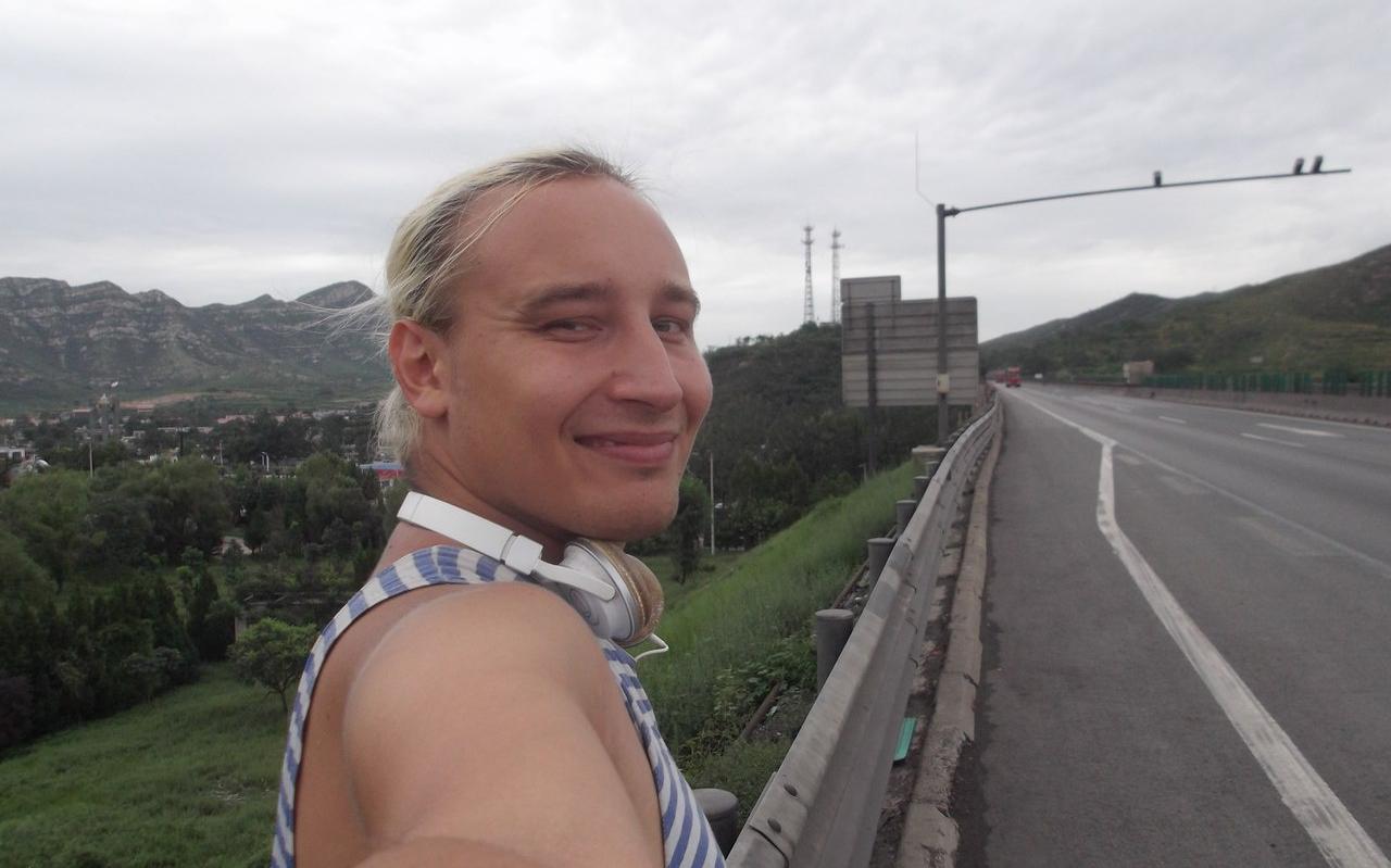 Привет из Китая: чепчанин три месяца путешествует автостопом по миру