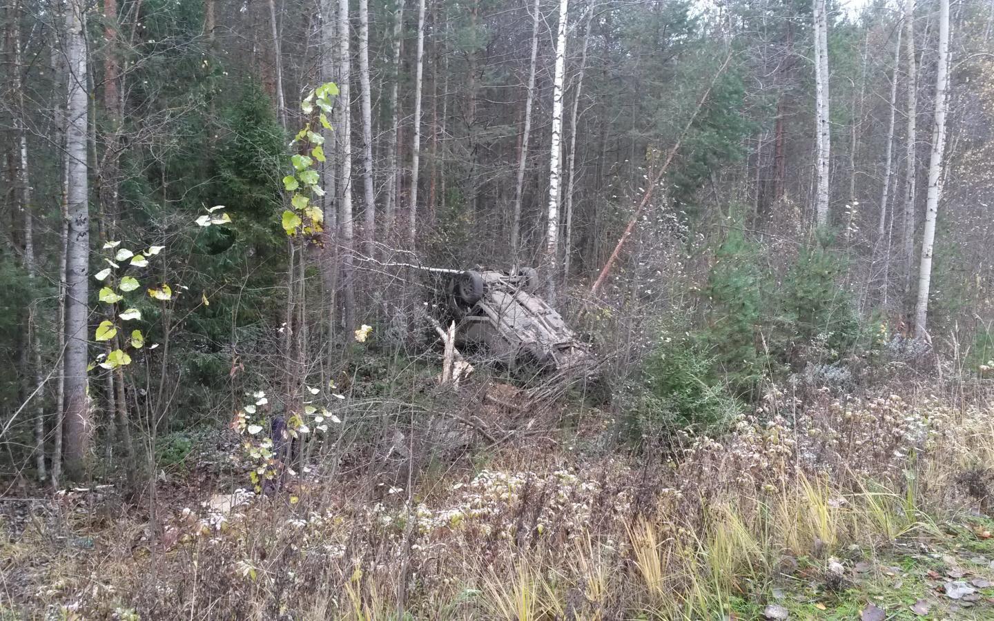 В Кирово-Чепецком районе водителя перевернувшегося авто госпитализировали