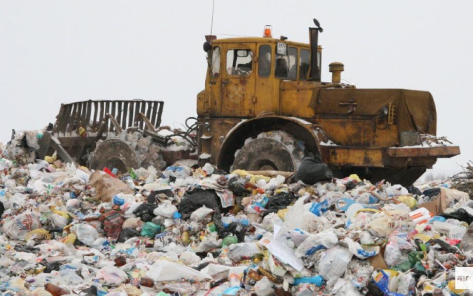 Судебные приставы занялись свалкой в Перекопе