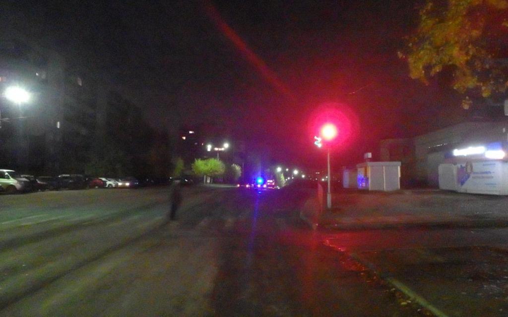 На улице 60 лет Октября стоящий на дороге мужчина угодил под колеса ВАЗа