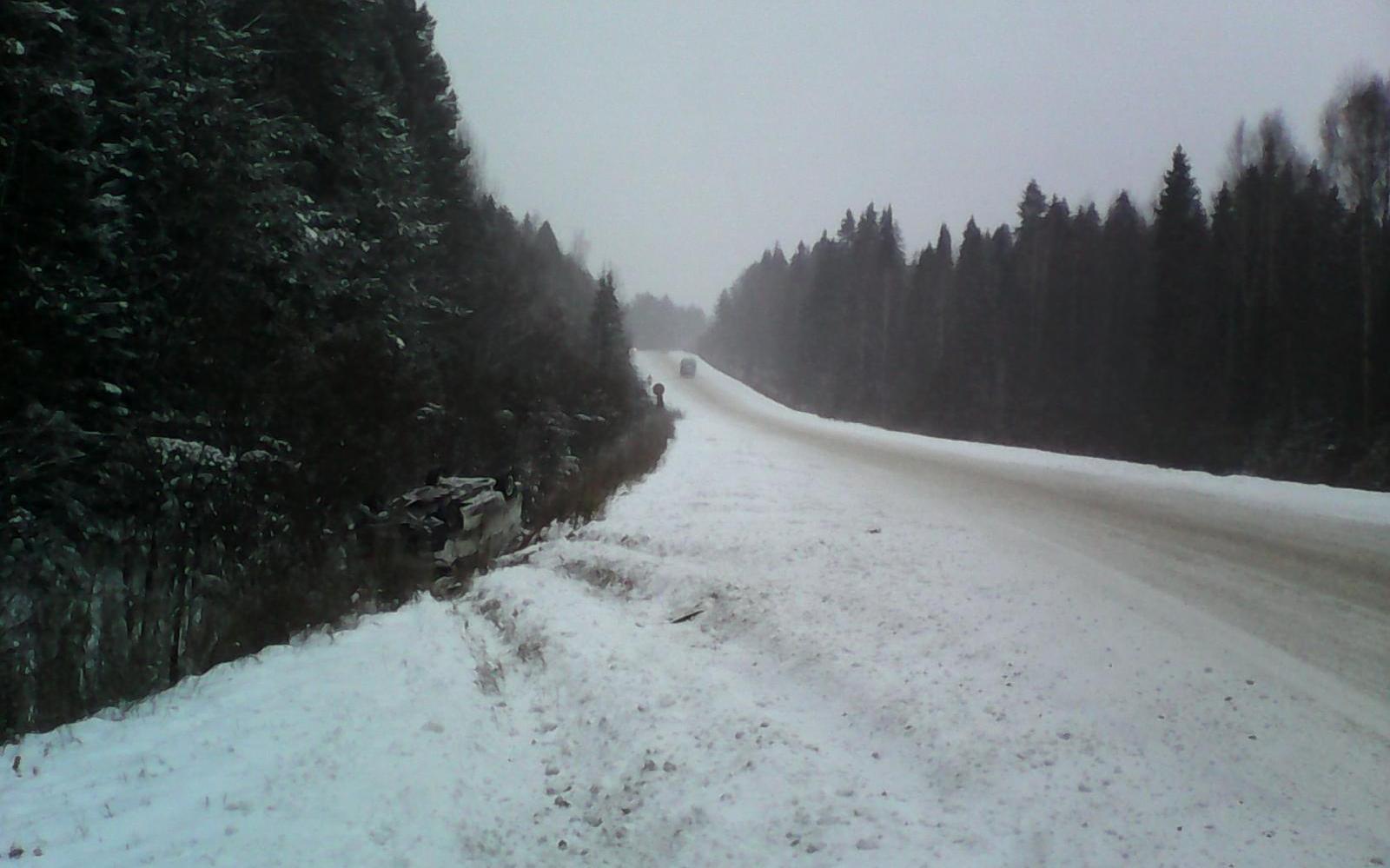 В Чепецком районе перевернулась иномарка, пострадал водитель