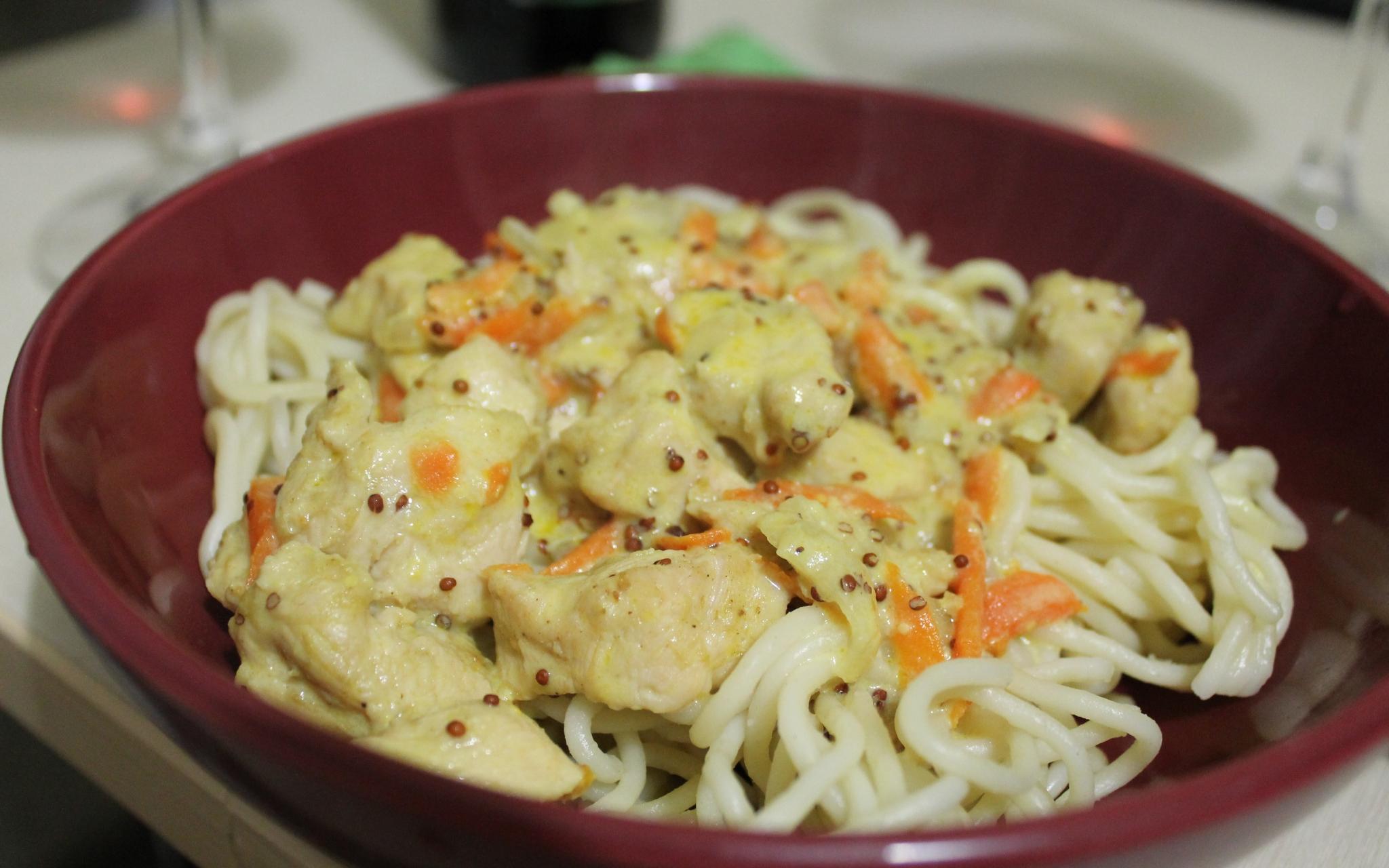 Рецепт выходного дня: паста с курицей в сметанно-горчичном соусе