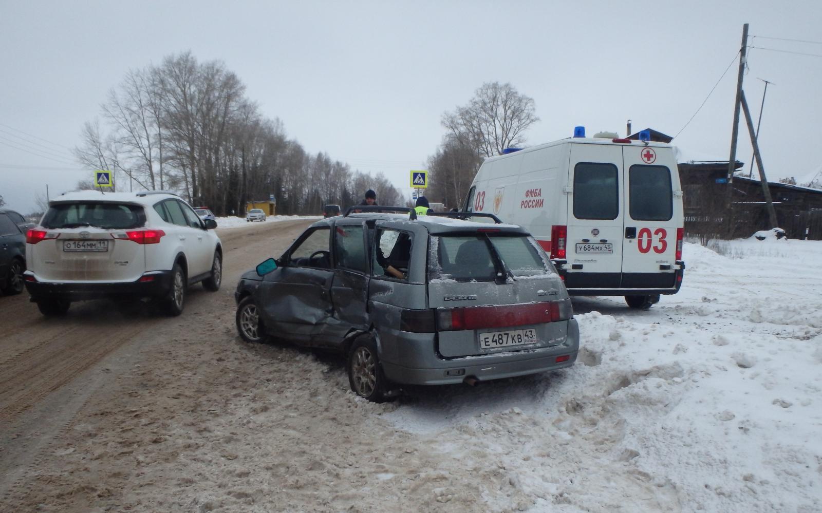 В Чепецком районе водитель ВАЗа попал в больницу после ДТП