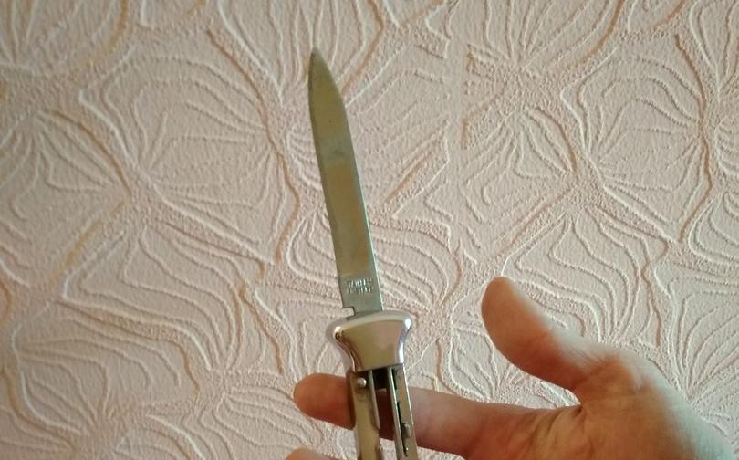 На Луначарского у двух школьников прохожие отобрали нож