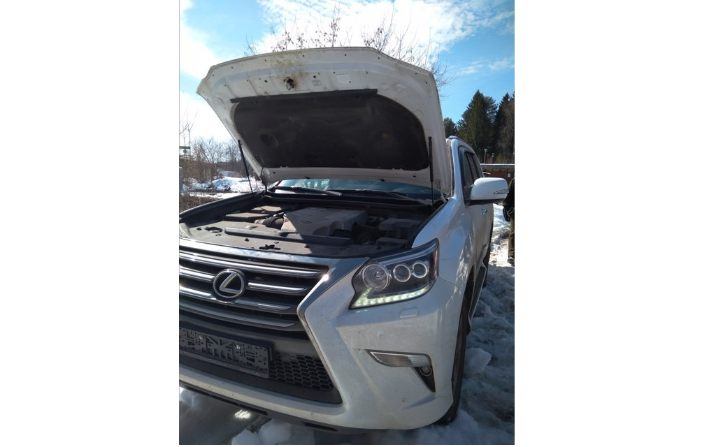 В Чепецке приставы забрали у жены осужденного "Лексус"