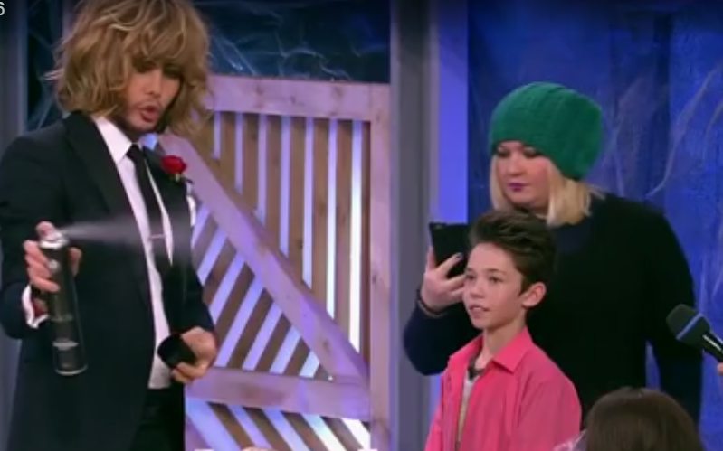 Кировскому вундеркинду Сергей Зверев вручил корзину с подарками