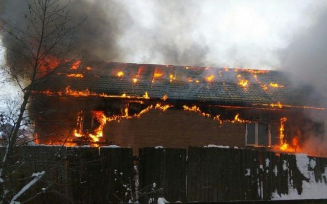 В Кировской области в страшном пожаре погибла женщина и двое маленьких детей