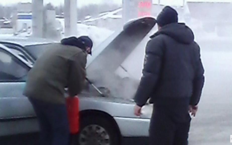 В центре Чепецка сгорел автомобиль