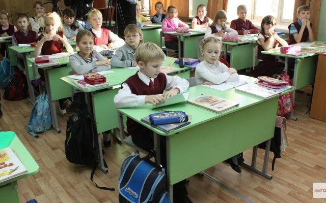 Проверка слухов: чепецких школьников запирают в классе во время перемены?