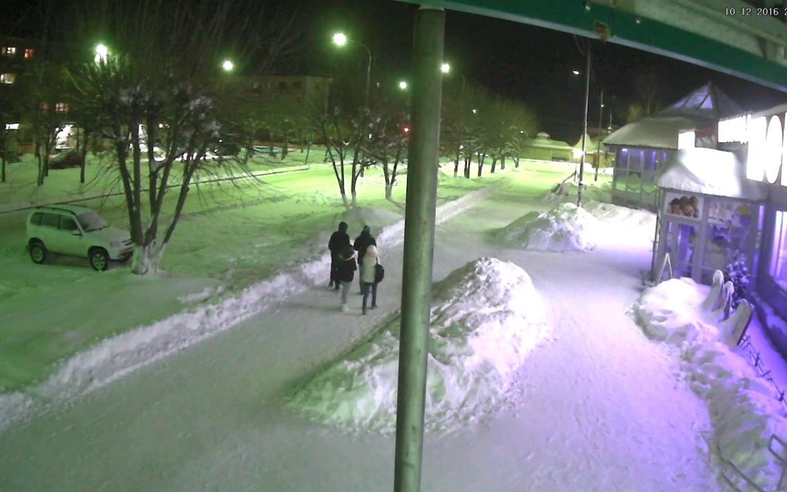 Видео: в Чепецке на детской площадке у «Пирамиды» разбили фонари