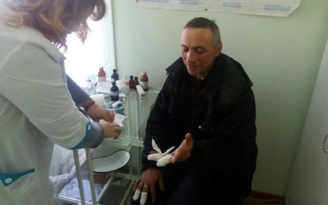 В Кировской области инспекторы спасли дальнобойщика в 30-градусный мороз