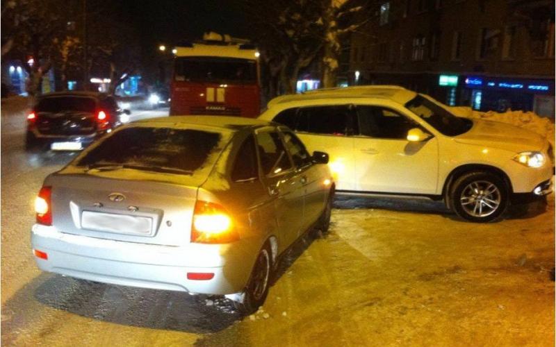 В центре Чепецка в час пик столкнулись два легковых автомобиля