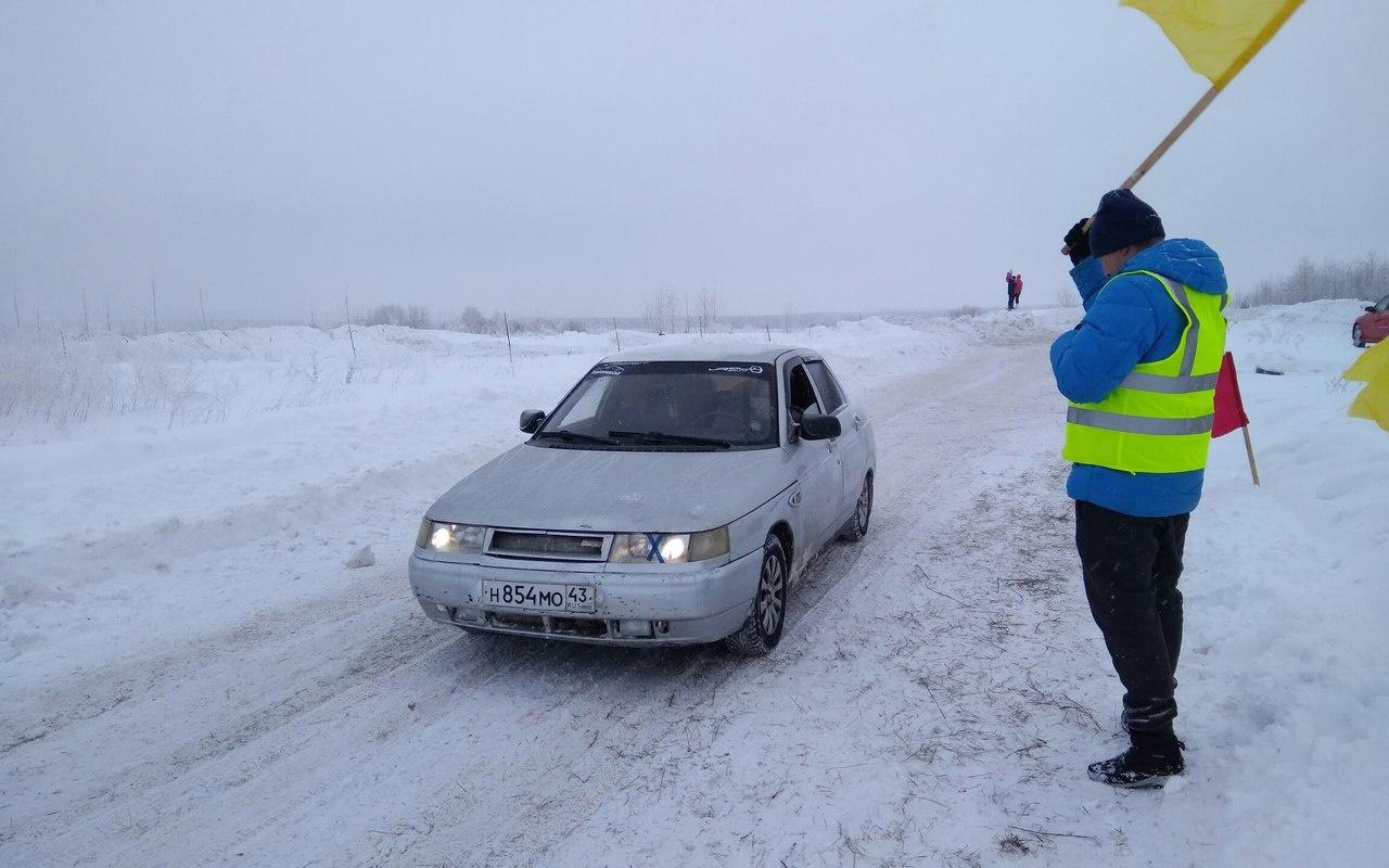 В Чепецке прошли тренировочные заезды перед снежными кольцевыми гонками