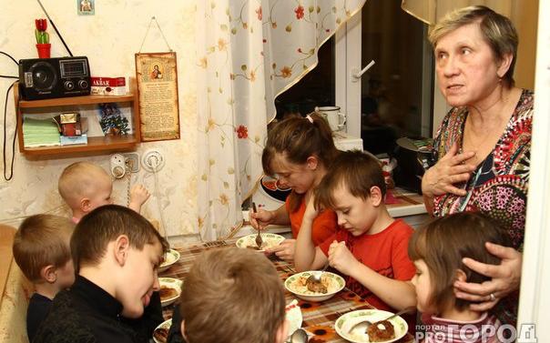 Бабушка, в одиночку воспитывающая семь внуков: «Благодаря добрым людям у нас появилось полноценное жилье»