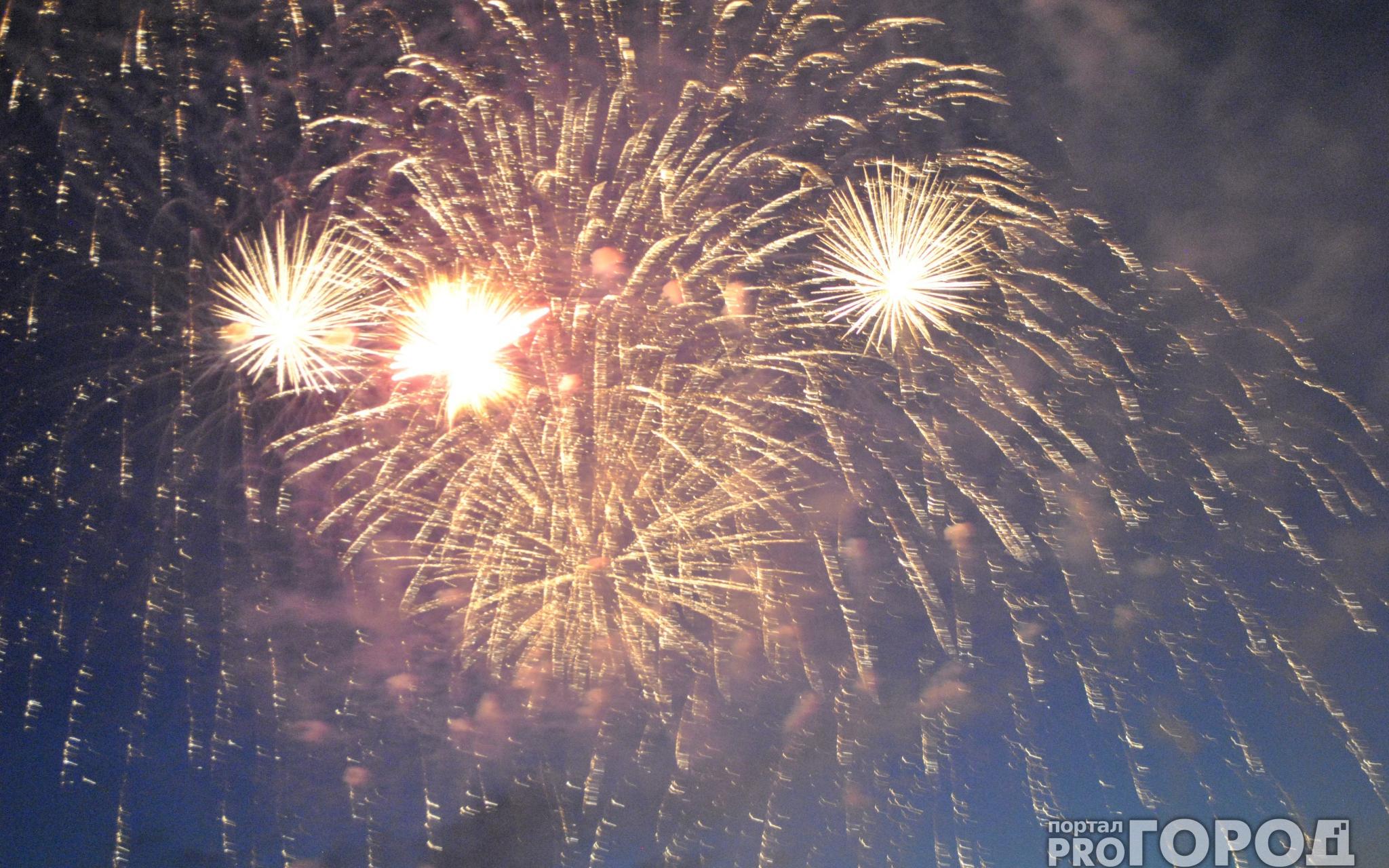 Сотрудники МЧС напоминают чепчанам о безопасности при запуске салютов