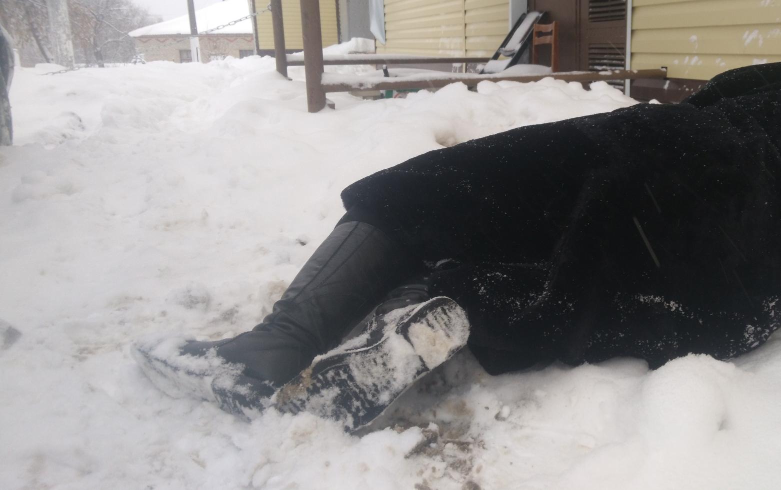 В Кировской области на дороге найдено тело 20-летней девушки