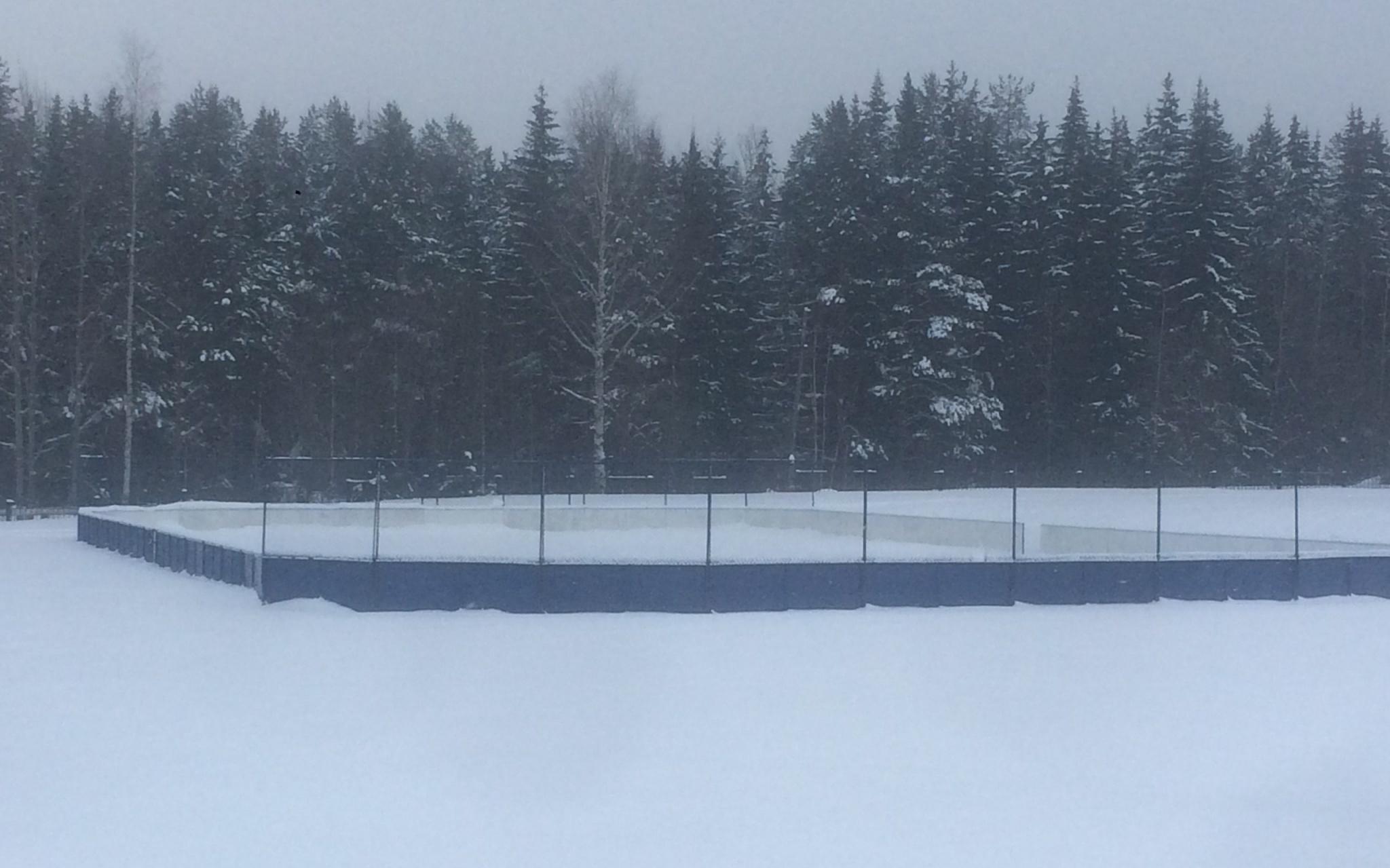 В Проснице не заливают каток: дети ездят в Чепецк, чтобы потренироваться