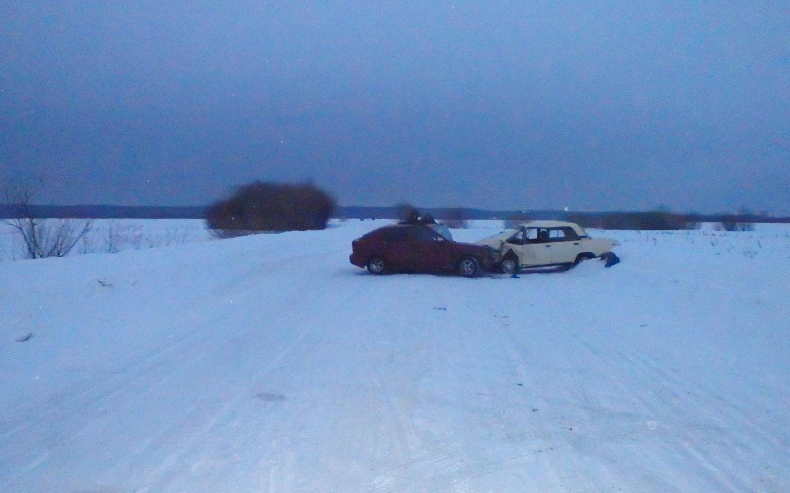 В Чепецком районе 28-летний бесправник на встречке устроил ДТП