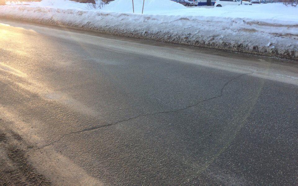 В Чепецке на новом асфальте на Ленина уже появились трещины