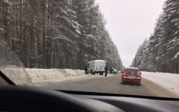 На трассе Кирово-Чепецк - Зуевка иномарка столкнулась с автобусом