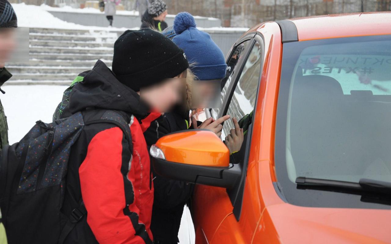В Чепецке подростки взломали и облили бензином иномарку