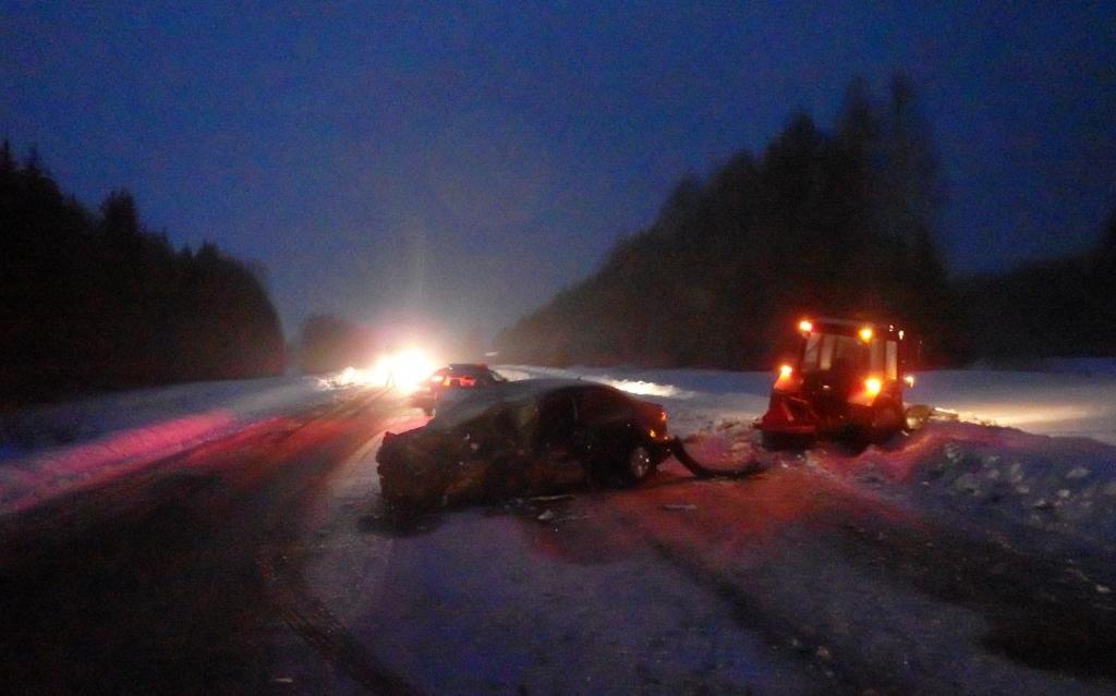 В Чепецком районе иномарка на встречке врезалась в грузовик и трактор