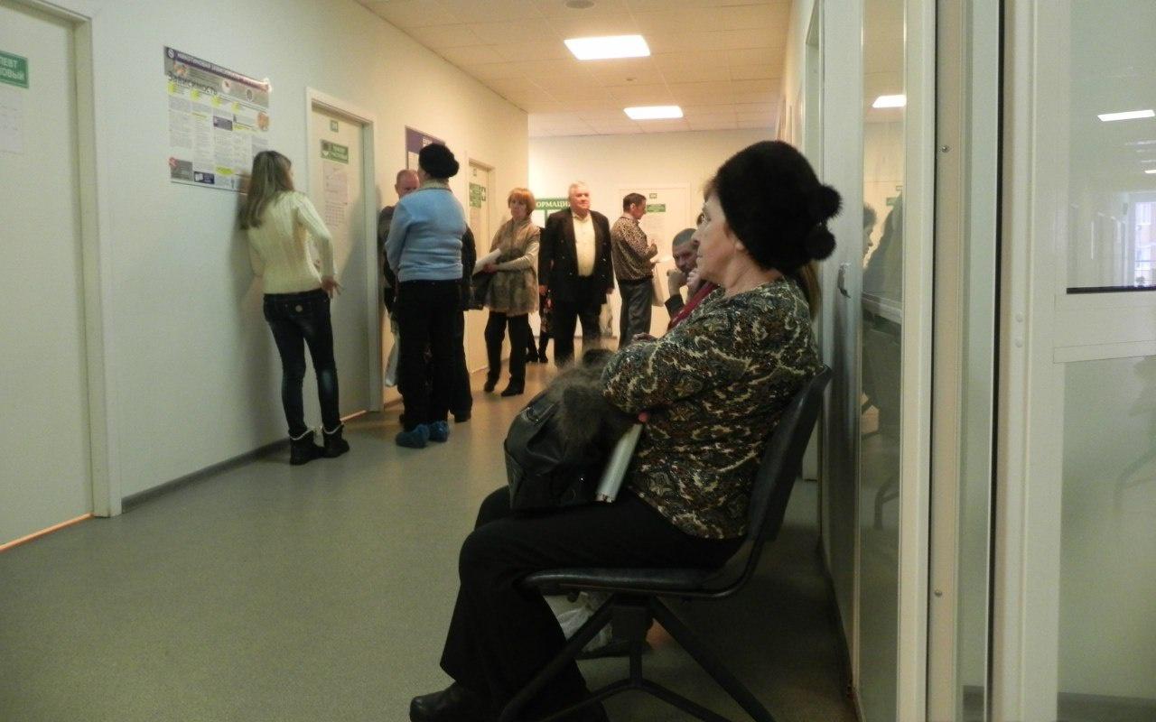 Чепчане пожаловались на огромные очереди в ЦРБ