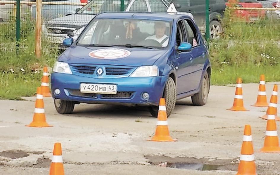 В ДОСААФ объявляют прием школьников до 18 лет для обучения на права