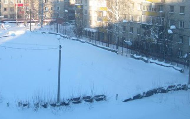 Жителям Каринторфа официально отказались заливать хоккейную коробку