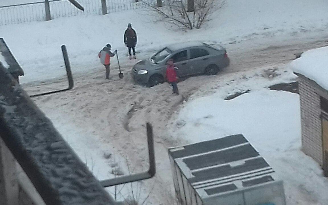 В Кирово-Чепецке дворы утопают в снежной каше