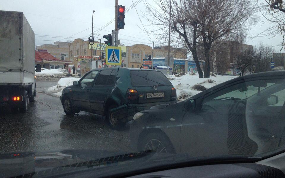 Видео: в Боево столкнулись три машины