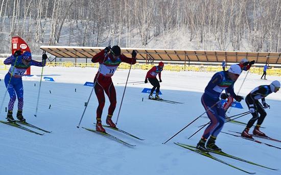 В Чепецке у спортсмена украли лыжи и лыжные палки за 30 000 рублей