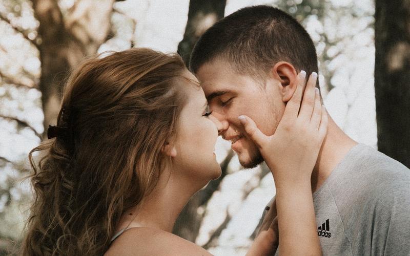 Гороскоп: у Раков - романтика, а у Дев - интересное знакомство