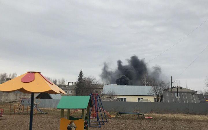 В Чепецке на территории предприятия на Производственной произошел пожар