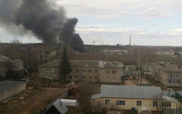 Дознаватели рассказали, из-за чего загорелось здание бывшей воинской части в Чепецке