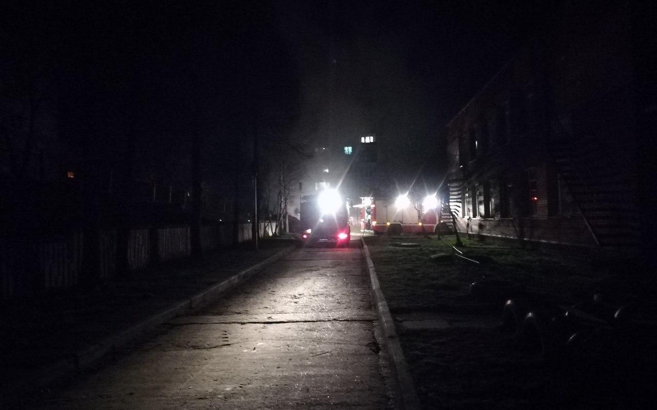 Два расчета тушили пожар на территории детского сада в Чепецке