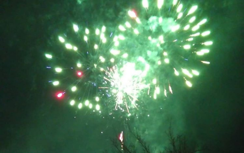 7 лучших снимков салюта в Кирово-Чепецке в честь Дня Победы из соцсетей