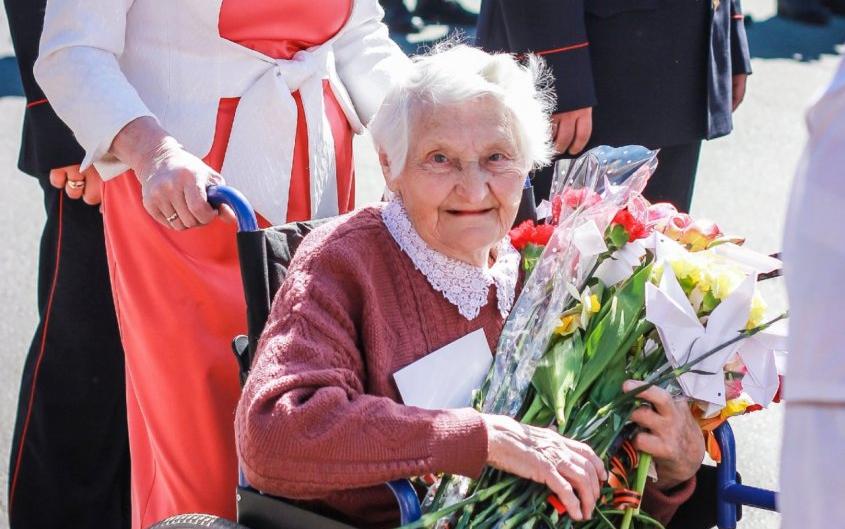 Только 4 таксиста в Чепецке согласились подвезти ветерана бесплатно