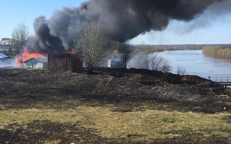 В Боево сгорели овощные ямы: рядом с местом пожара видели подростков