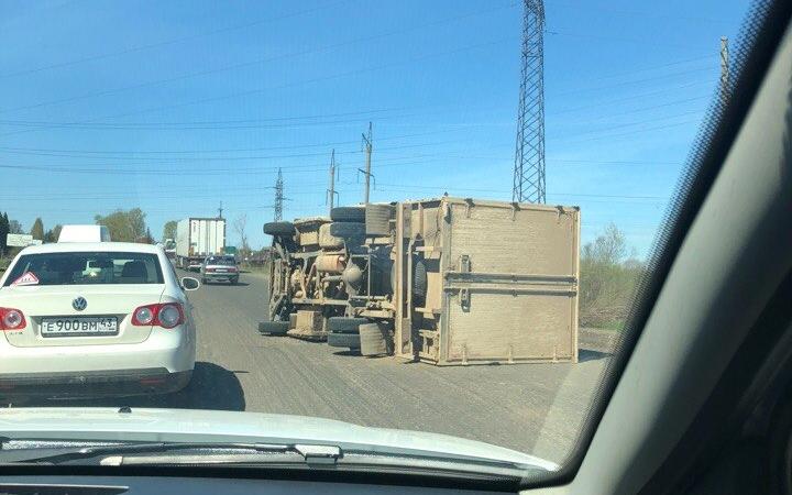 На Казанском повороте перевернулась "Газель"