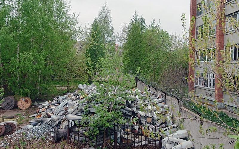 В Чепецке обнаружили свалку уличных фонарей